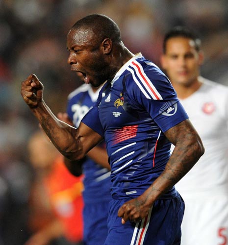 爱游戏娱乐-法国队鏖战德国队，黄鸭组合状态火热