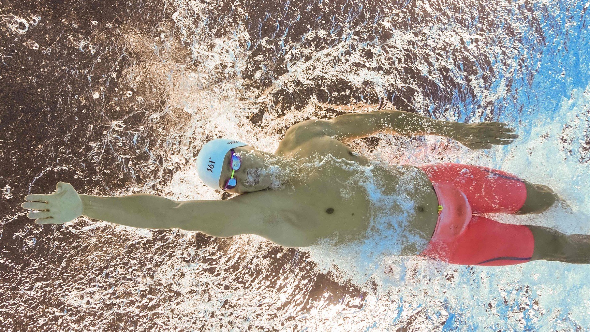 当芬兰的冷静被哥伦比亚的烈焰燃尽，F1年度争冠的文明冲突